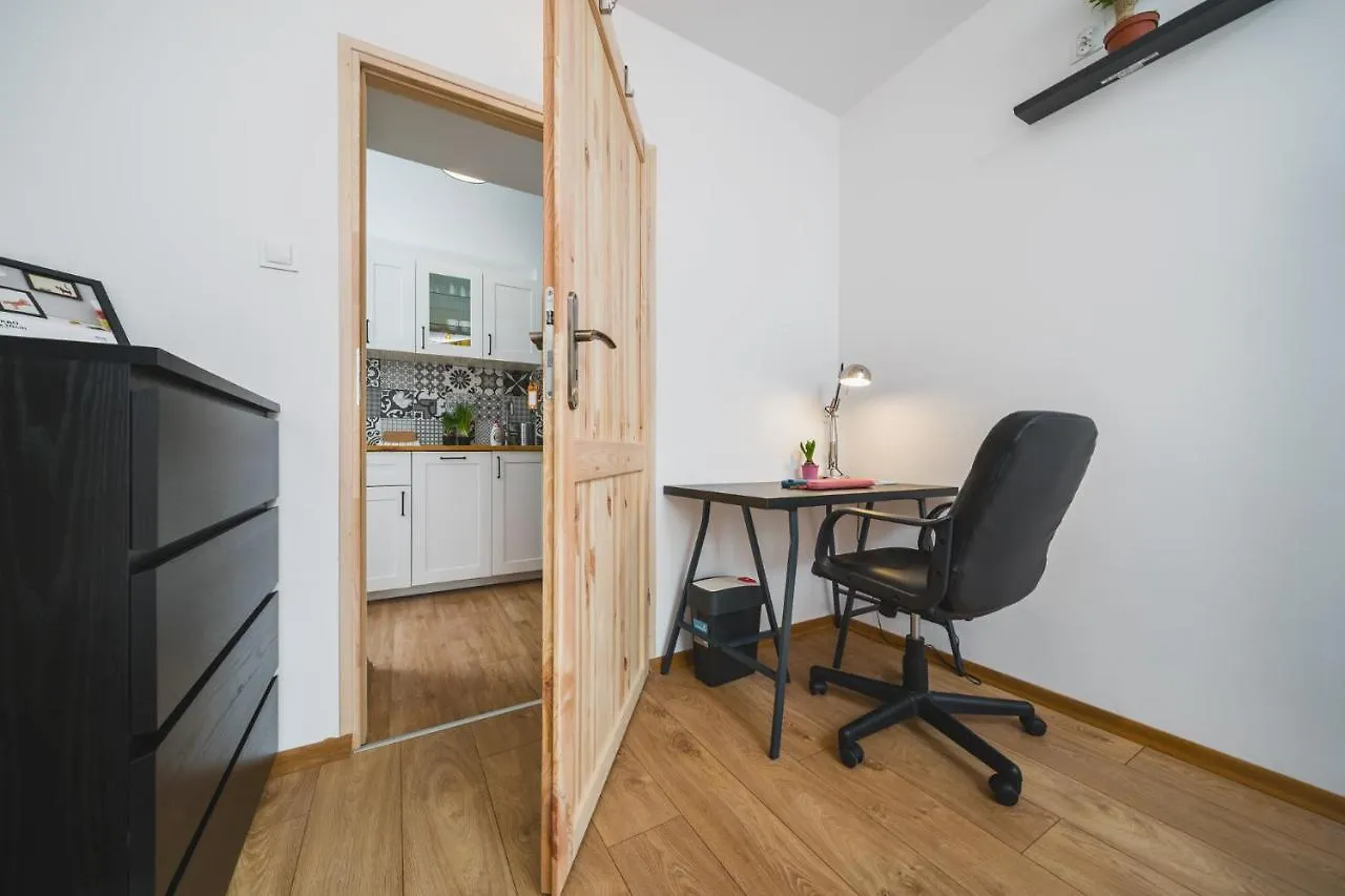 3 Bedroom Apartment In The Green Heart Of Cracow - By Upstairs Kraków