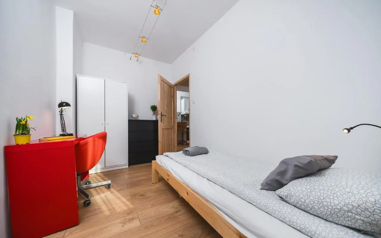 3 Bedroom Apartment In The Green Heart Of Cracow - By Upstairs Kraków