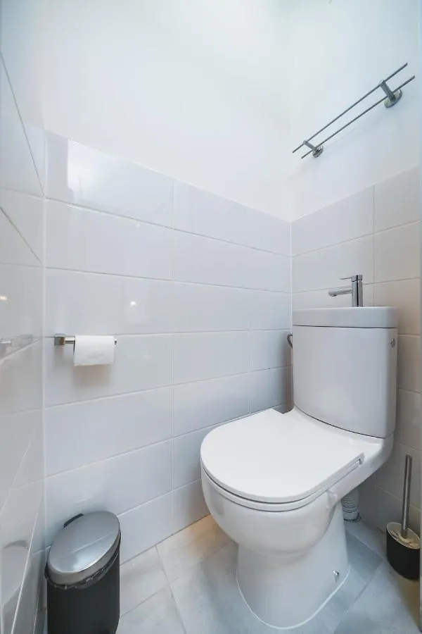 3 Bedroom Apartment In The Green Heart Of Cracow - By Upstairs Krakow