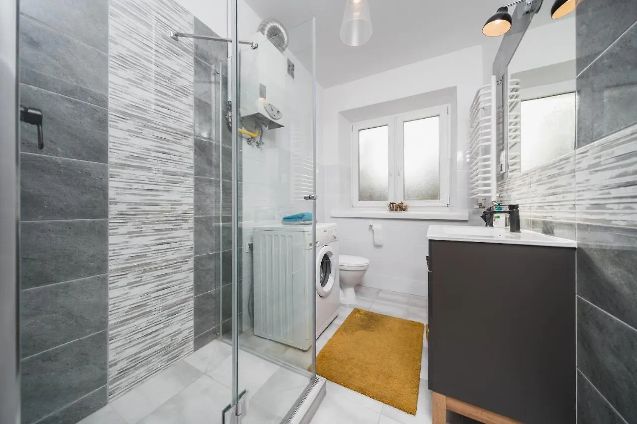 3 Bedroom Apartment In The Green Heart Of Cracow - By Upstairs Krakow